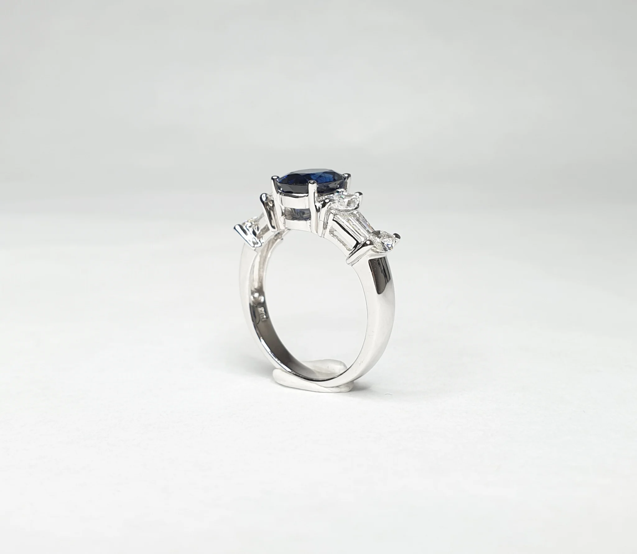 18K White Gold 2.20CT Blue Sapphire Natural Diamond Ring