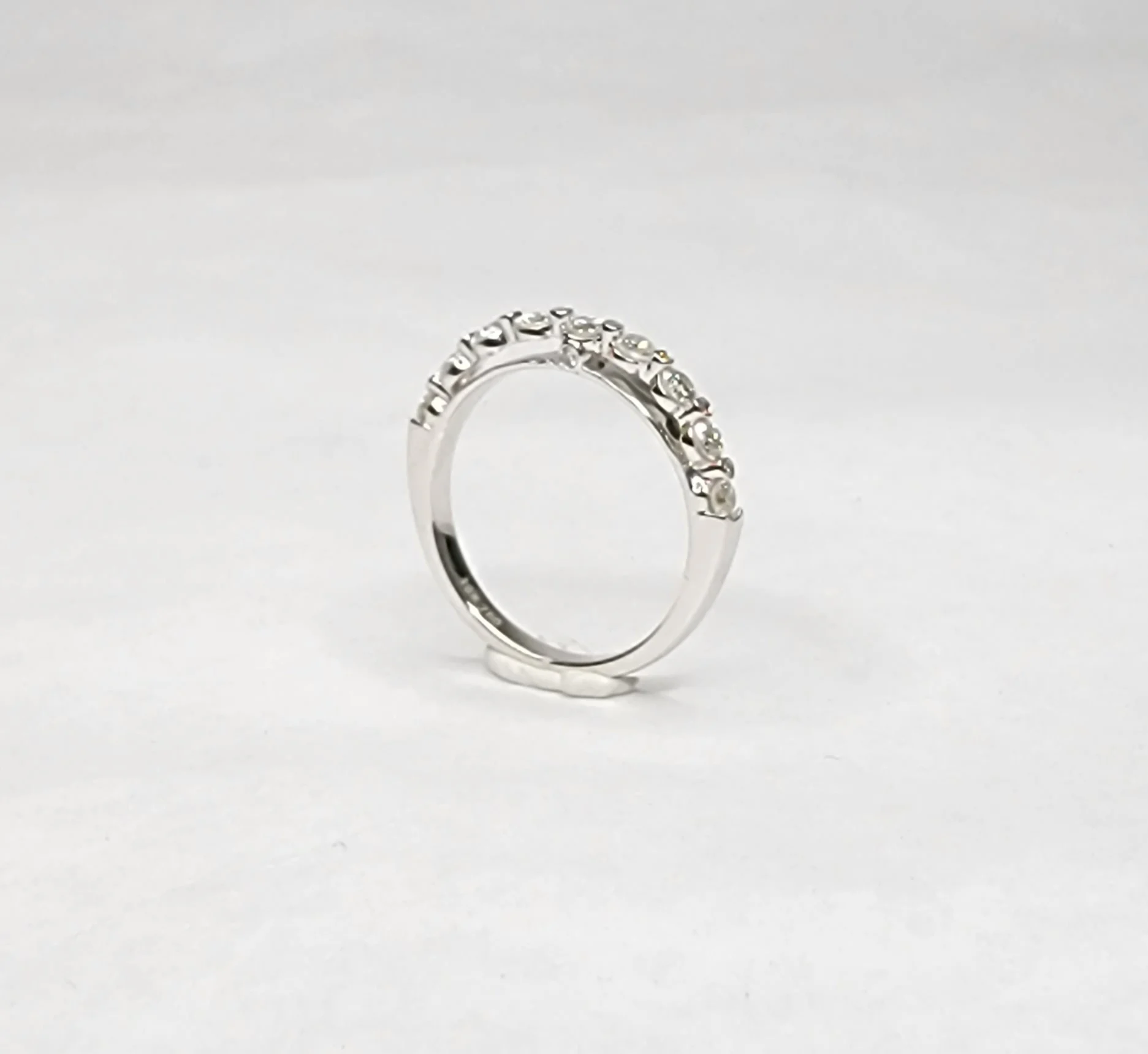 18K White Gold Natural Diamond Ring Raised Bubble Set