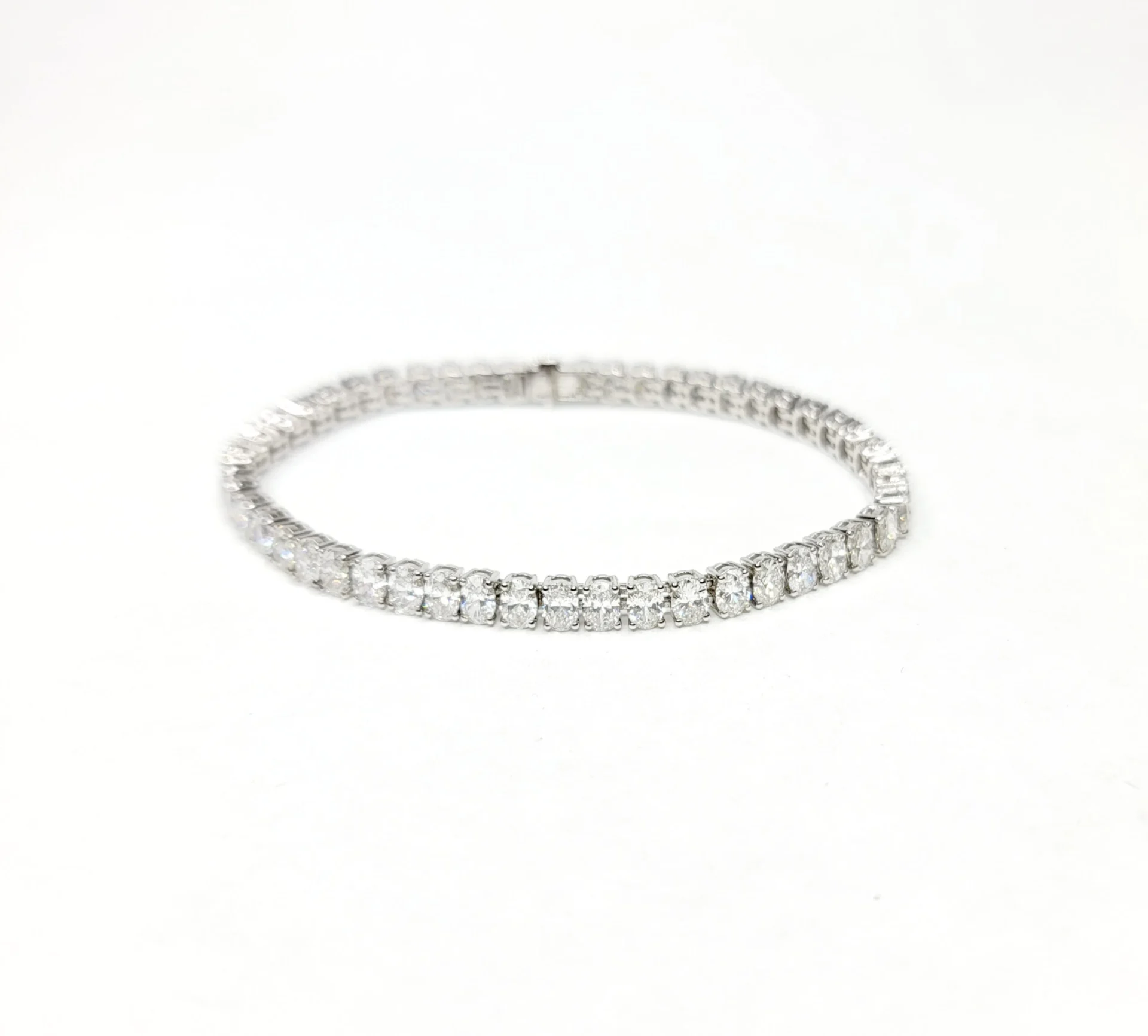 18K White Gold Oval Diamond Tennis Bracelet