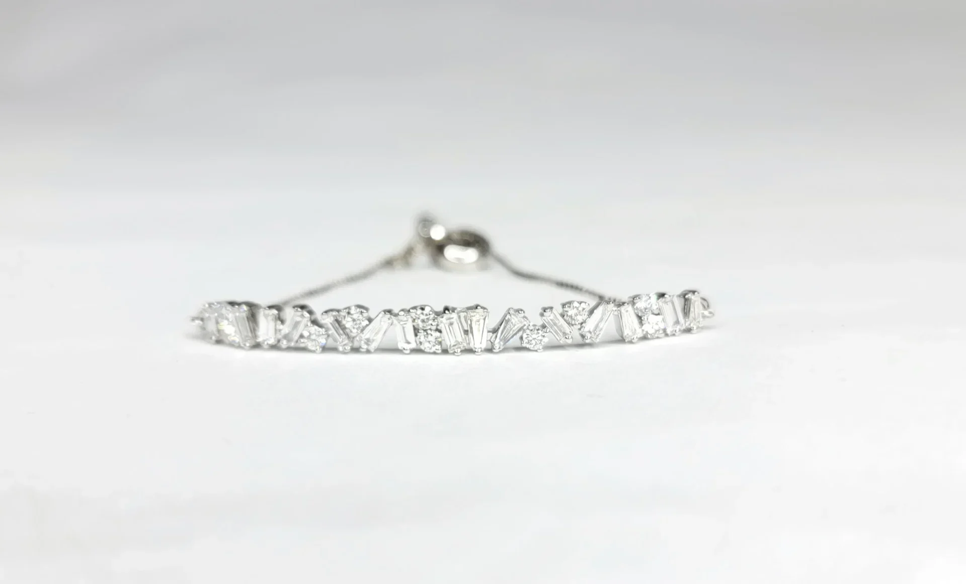18K White Gold Diamond Bracelet with Mix Shapes
