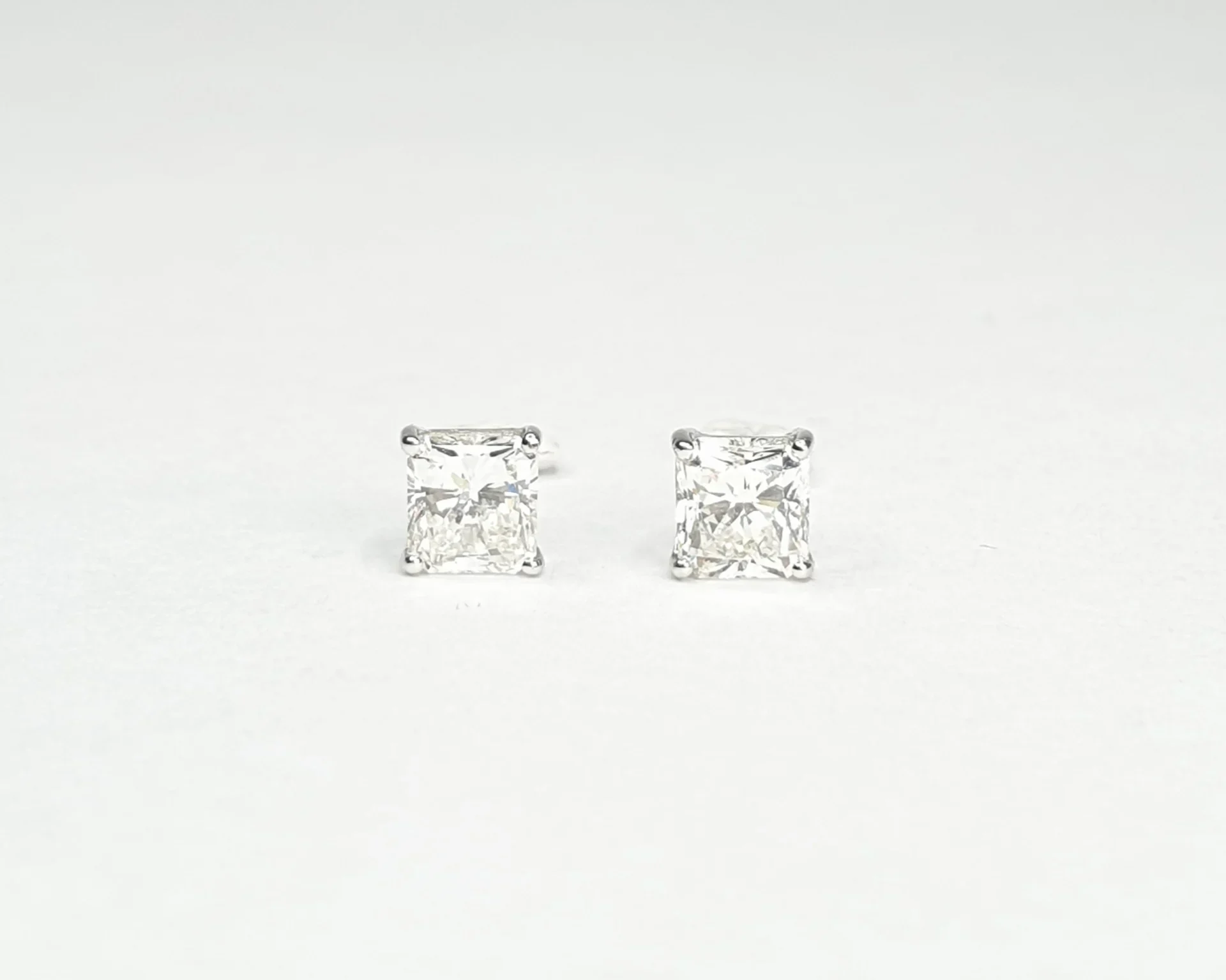 18K White Gold Radiant Shape Diamond Earrings