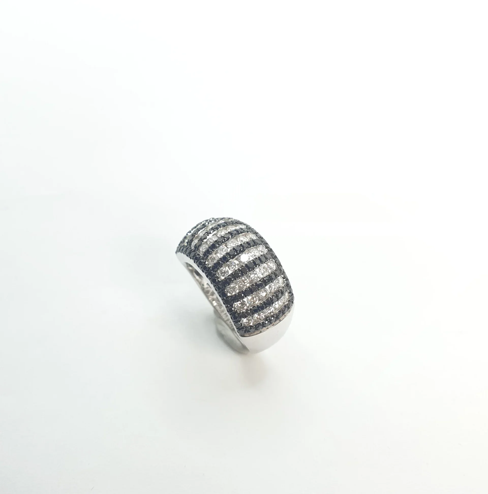 18K White Gold Black & White Natural Diamond Fancy Pave Ring