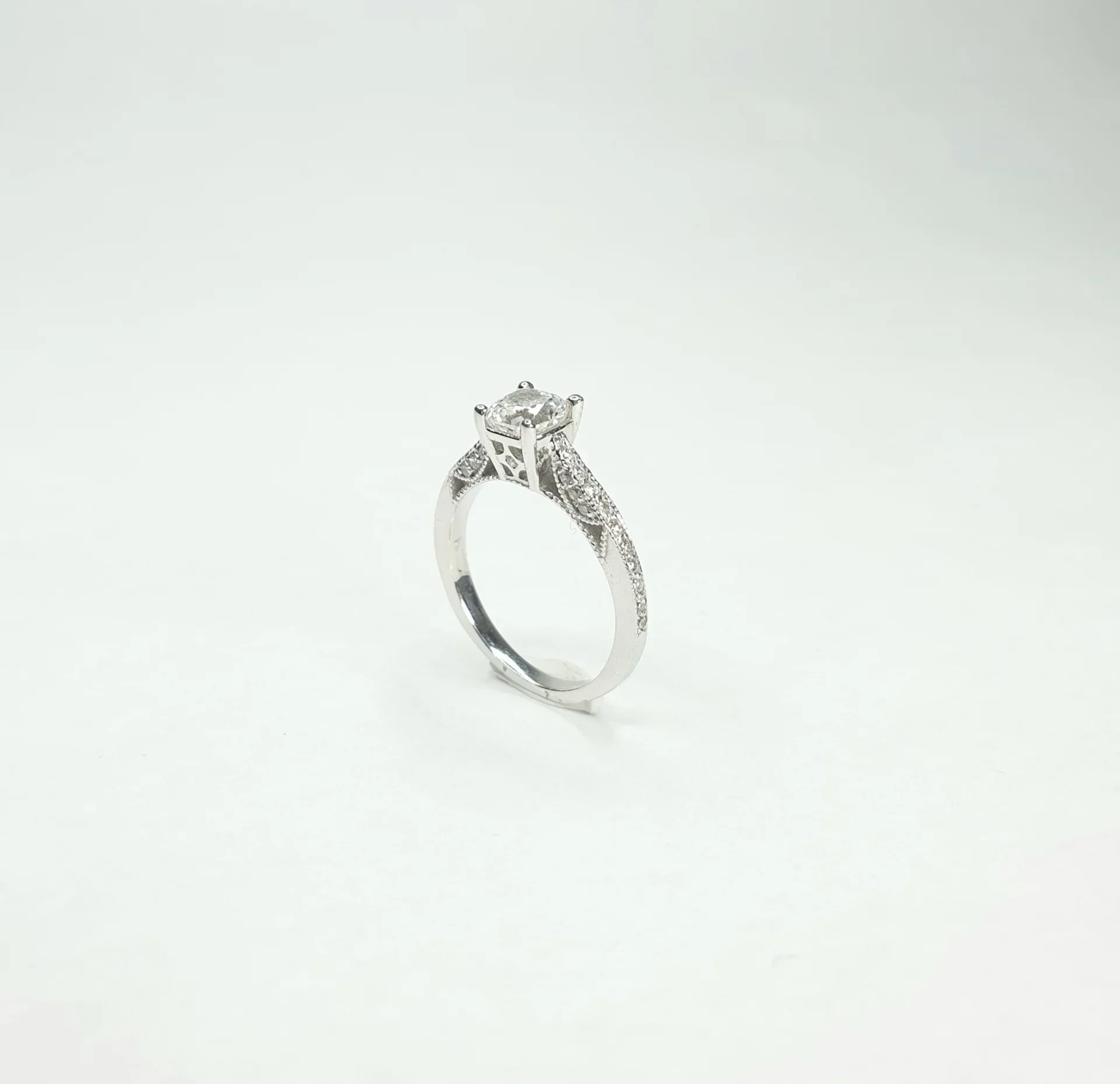 18K White Gold Cushion Shape Natural Diamond Ring