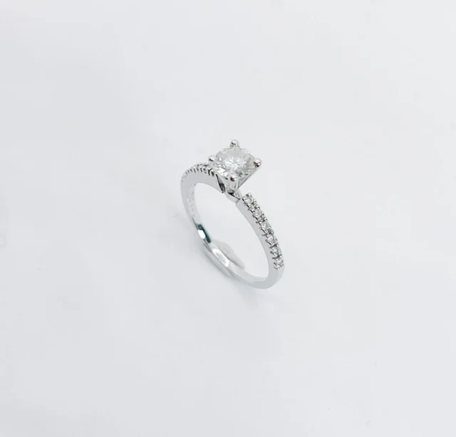 18K White Gold Round Brilliant Cut with Side Diamonds Ring
