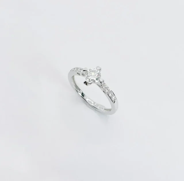 18K White Gold Round Brilliant Cut North South East West Set Natural Diamond Ring