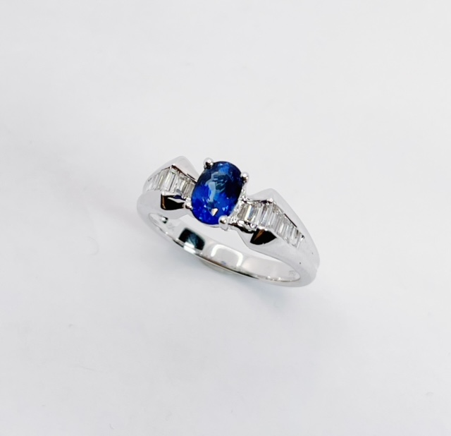 18K White Gold Oval Shape Blue Sapphire with Baguettes Diamond Ring - H ...