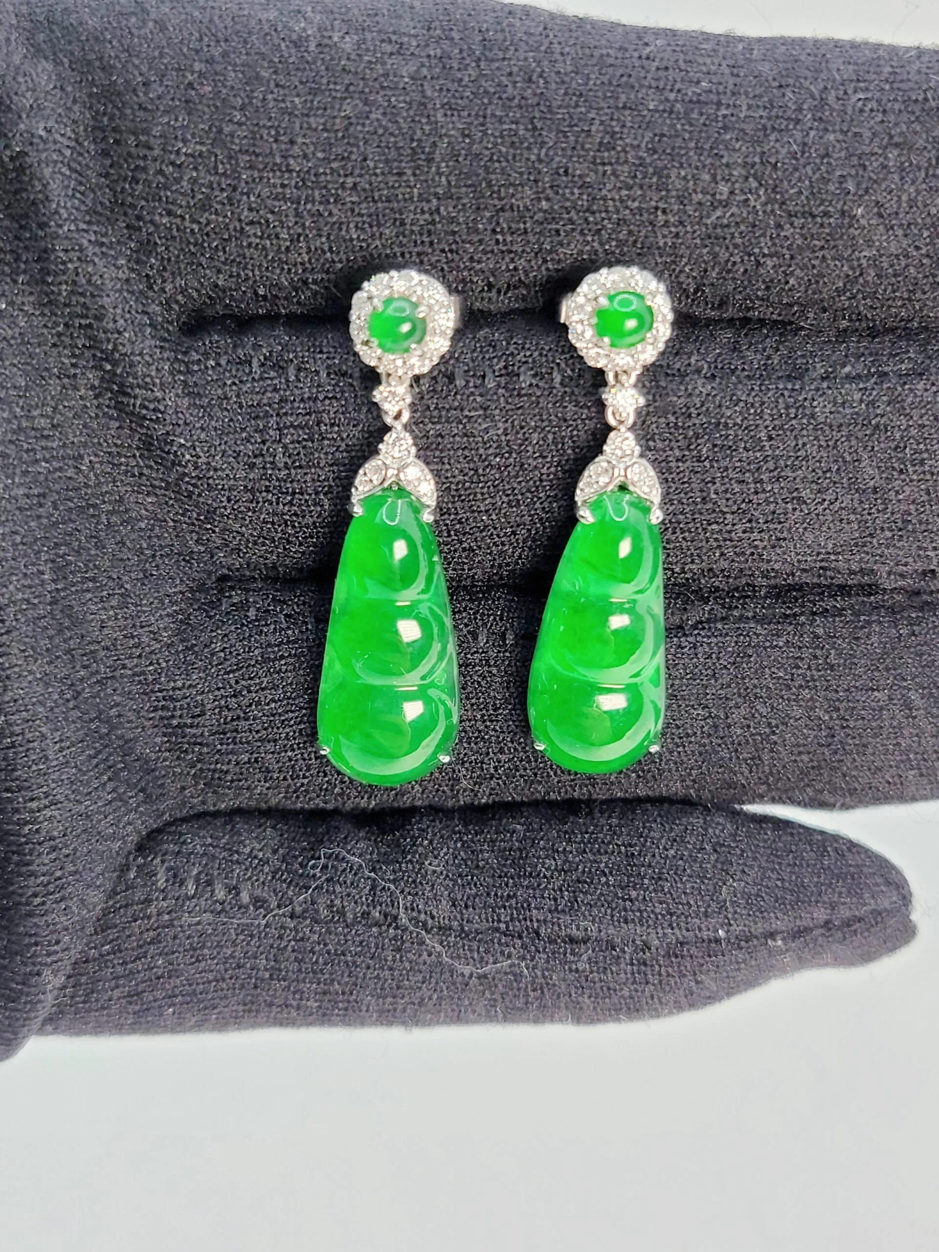 18K White Gold Translucent Bright Green Peapod Jadeite Jade Diamond Earrings