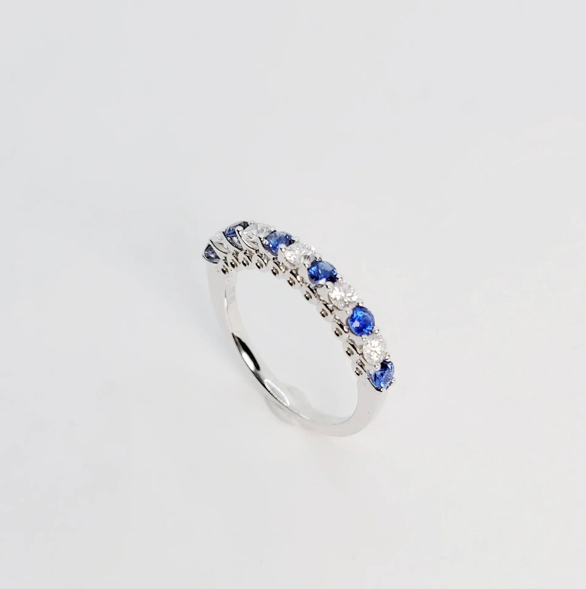 18K White Gold Blue Sapphire Natural Diamond Ring