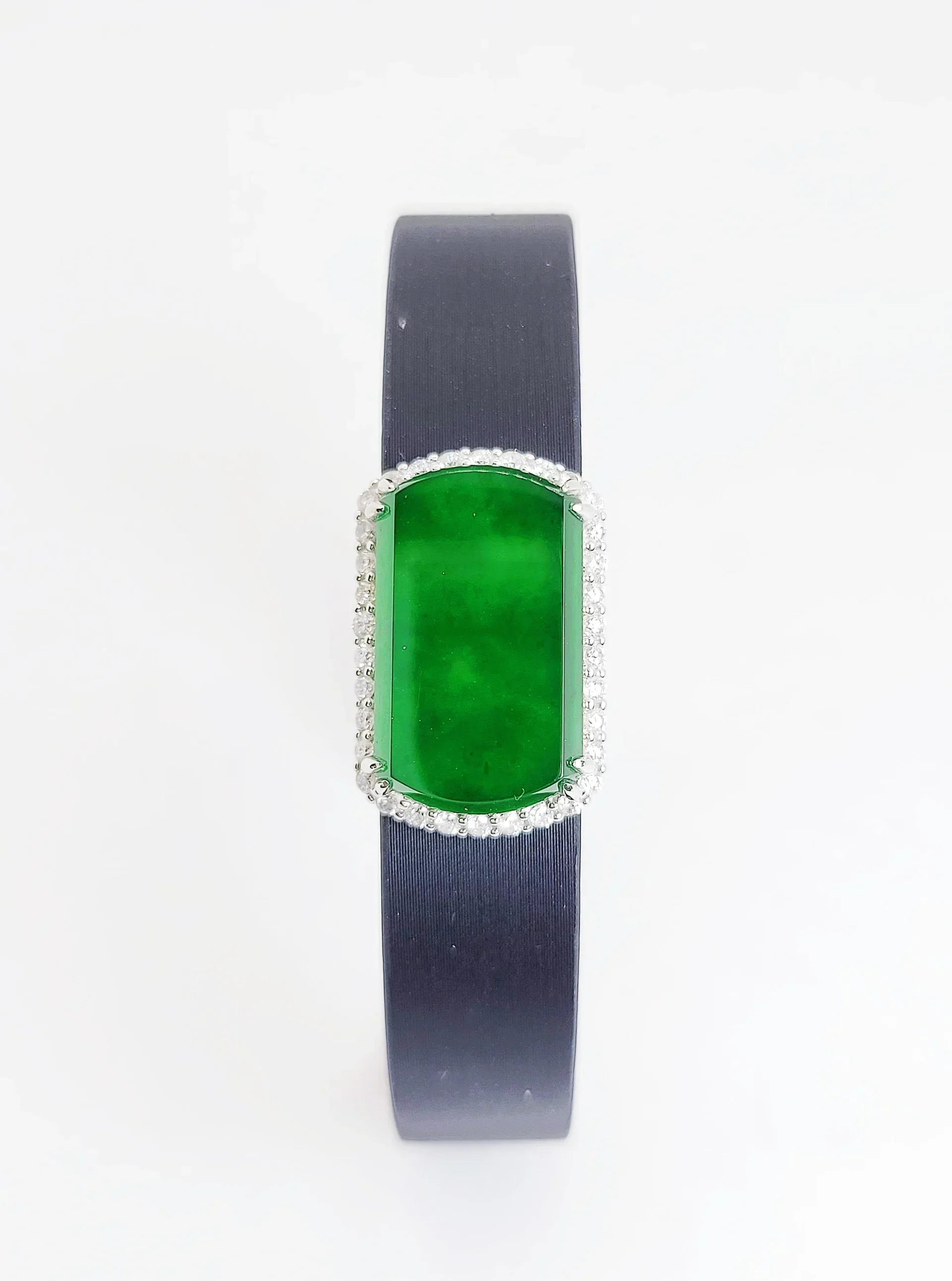 18K White Gold Bright Green Jadeite Jade with Diamond Bracelet