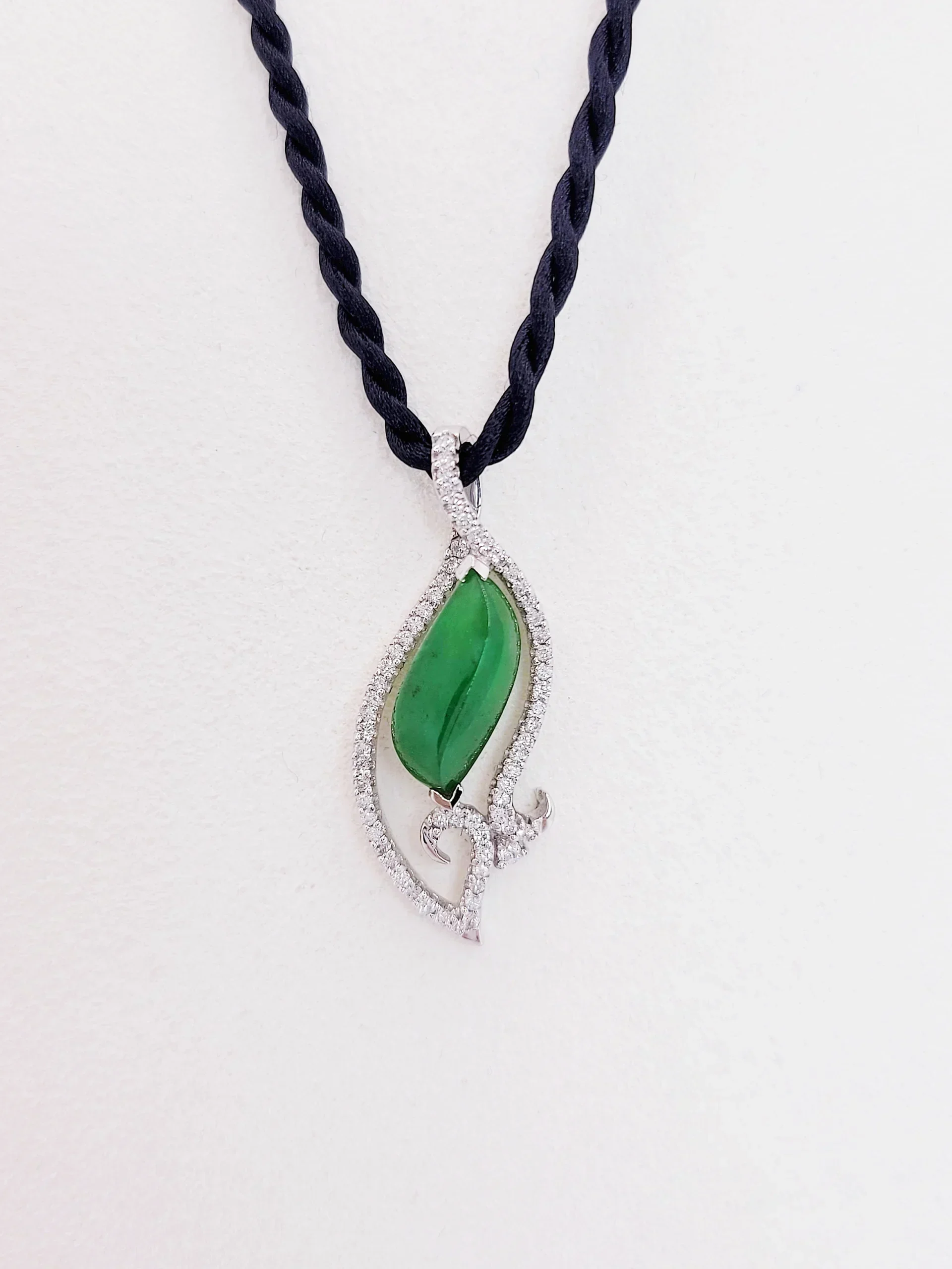 18K White Gold Green Fancy Shape with diamond Jadeite Jade pendant