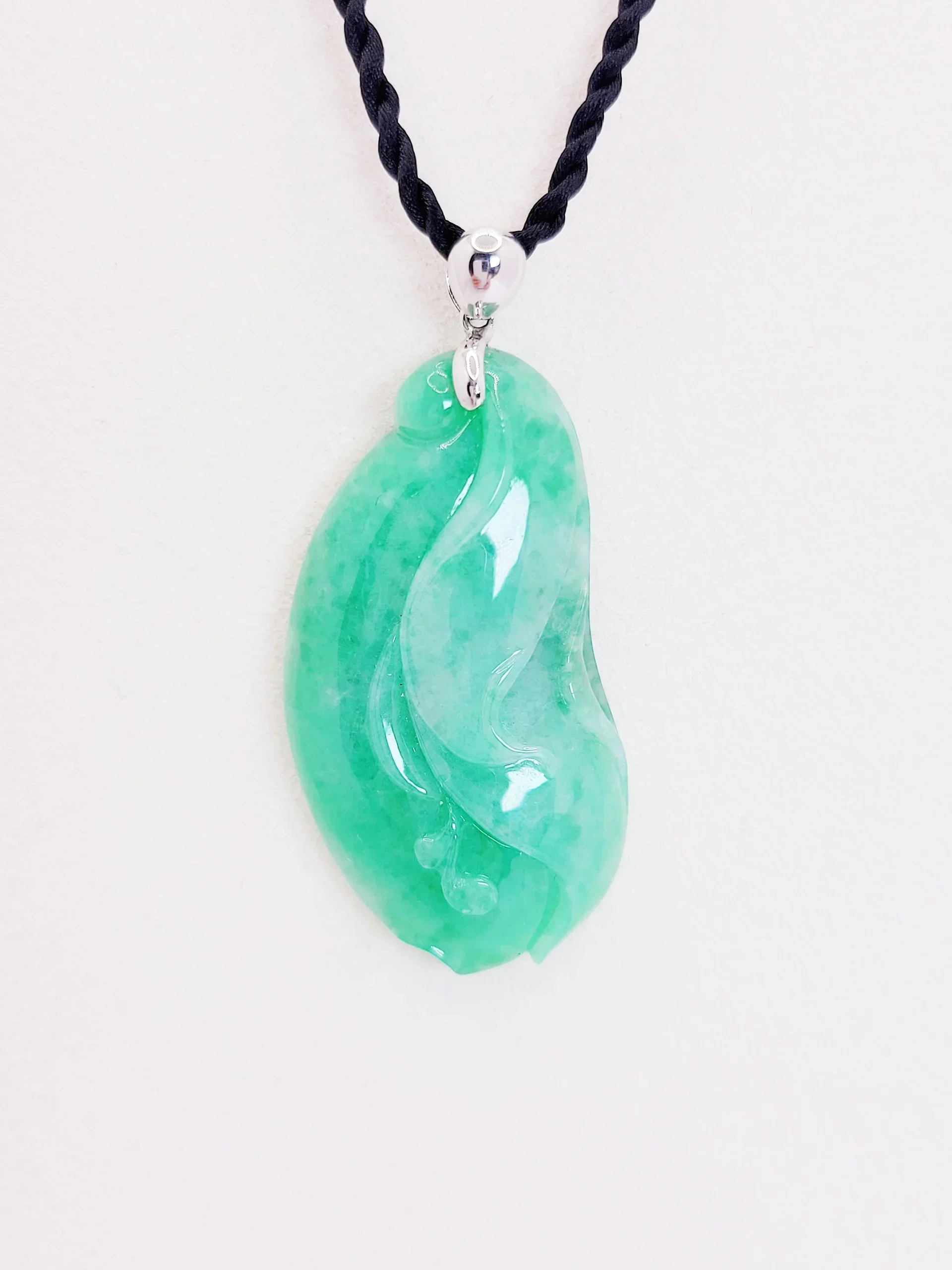 18K White Gold Green Fancy Shape Jadeite Jade pendant