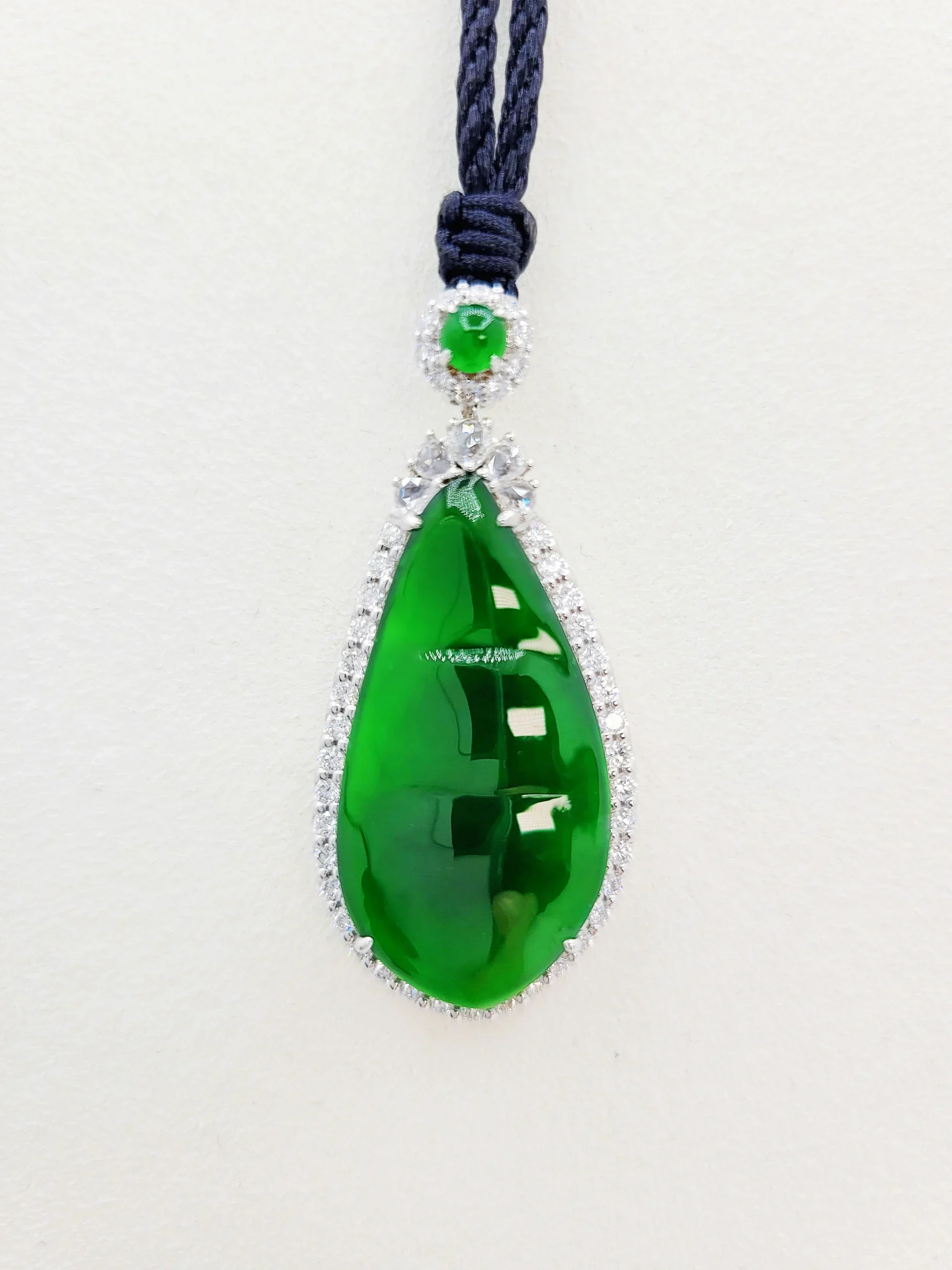 18K White Gold Translucent Bright Green Peapod Jadeite Jade Pendant with Diamonds