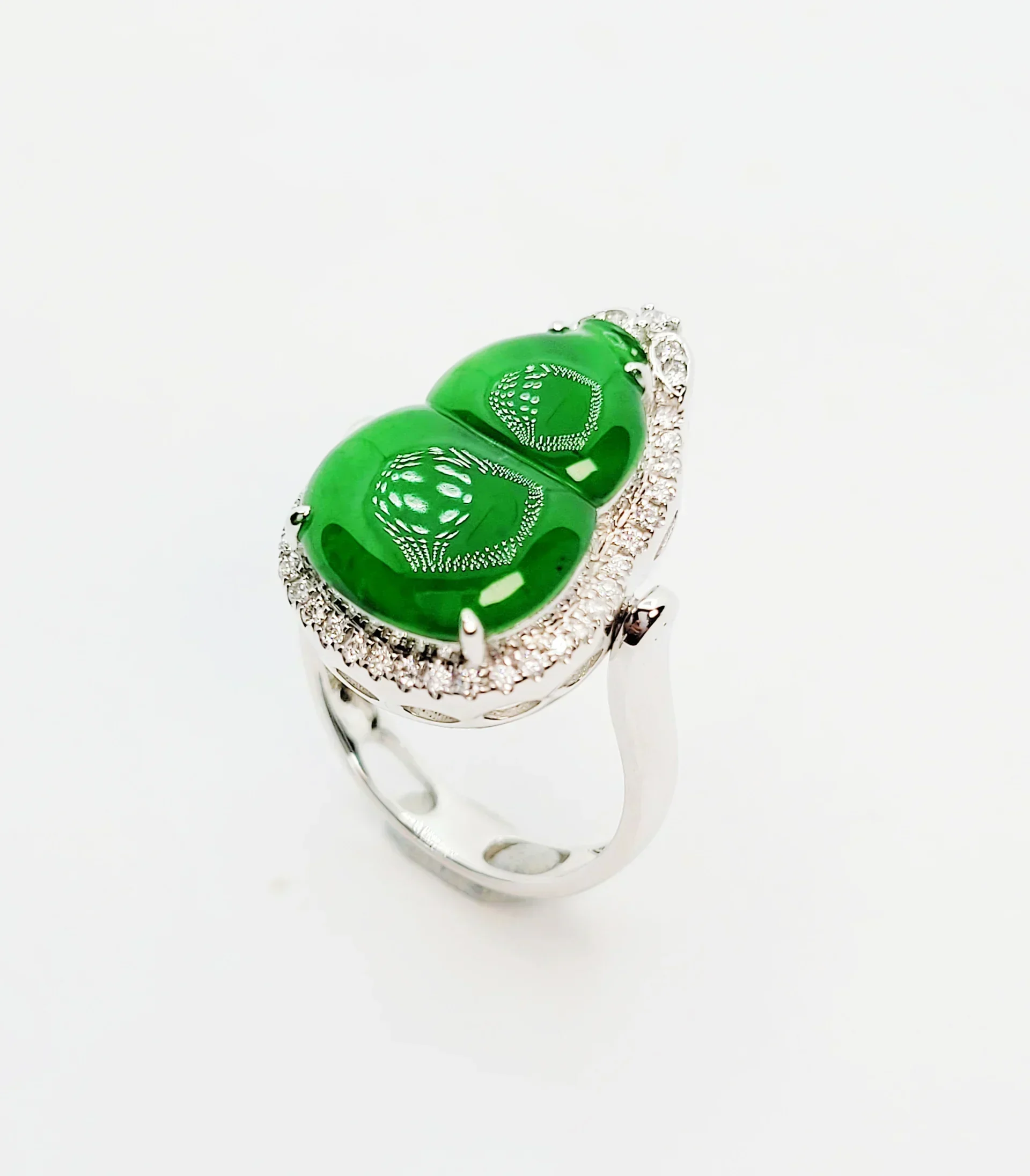 18K White Gold Double-gourd Bright Green Jadeite Jade Ring and Pendant (2 Ways) with Diamonds