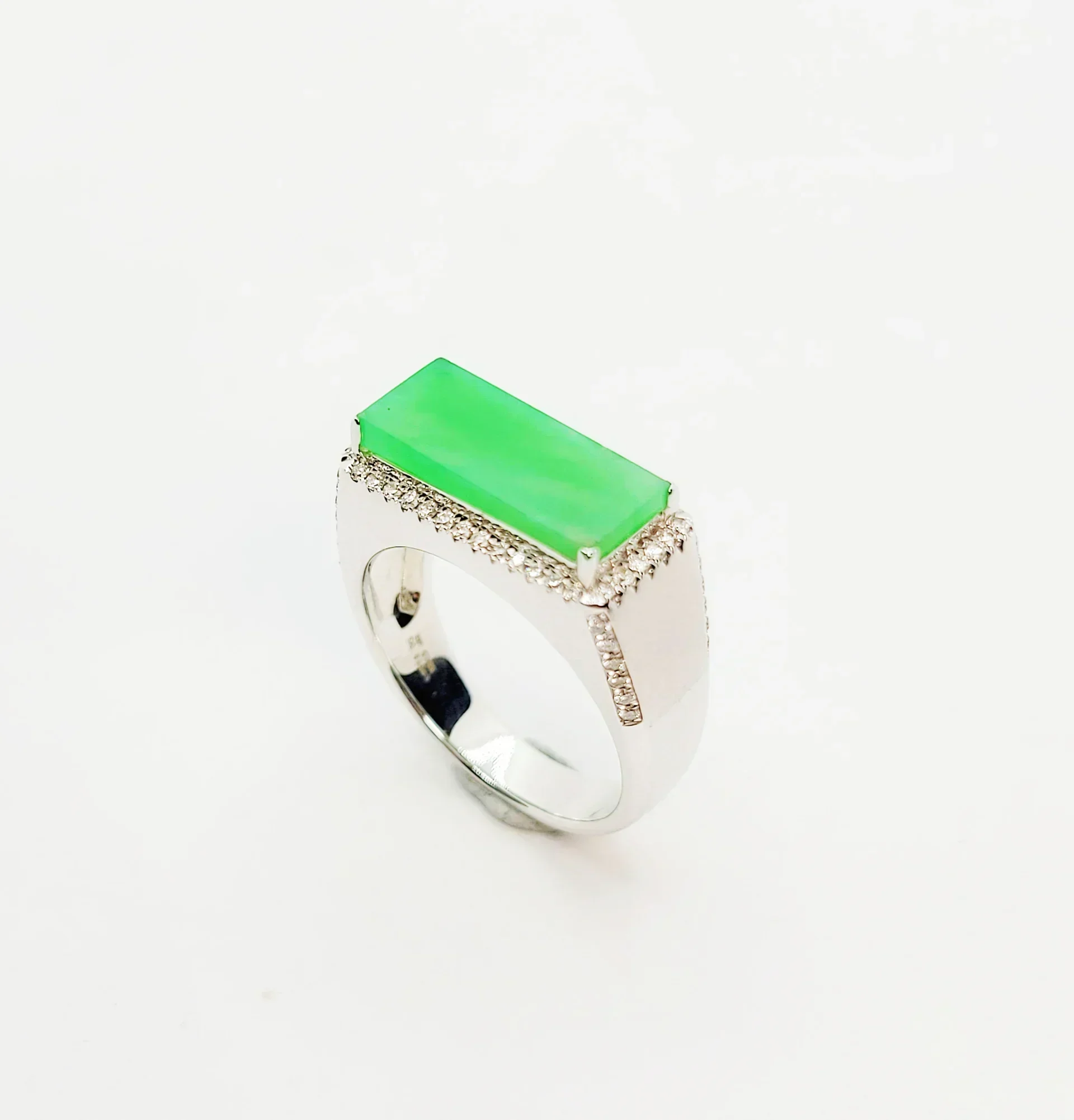 18K White Gold Rectangular Plaque Light Green Jadeite Jade Ring with Diamonds
