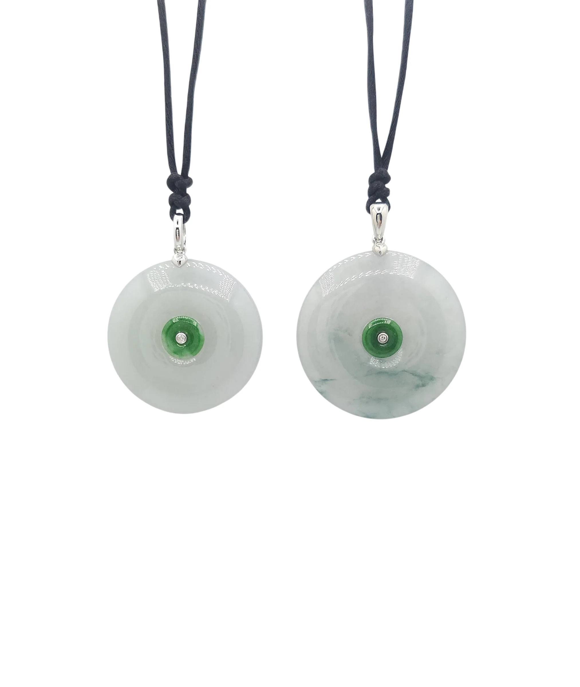 18K White Gold Pale Green Jadeite Jade Donut Pendant with Natural Diamond
