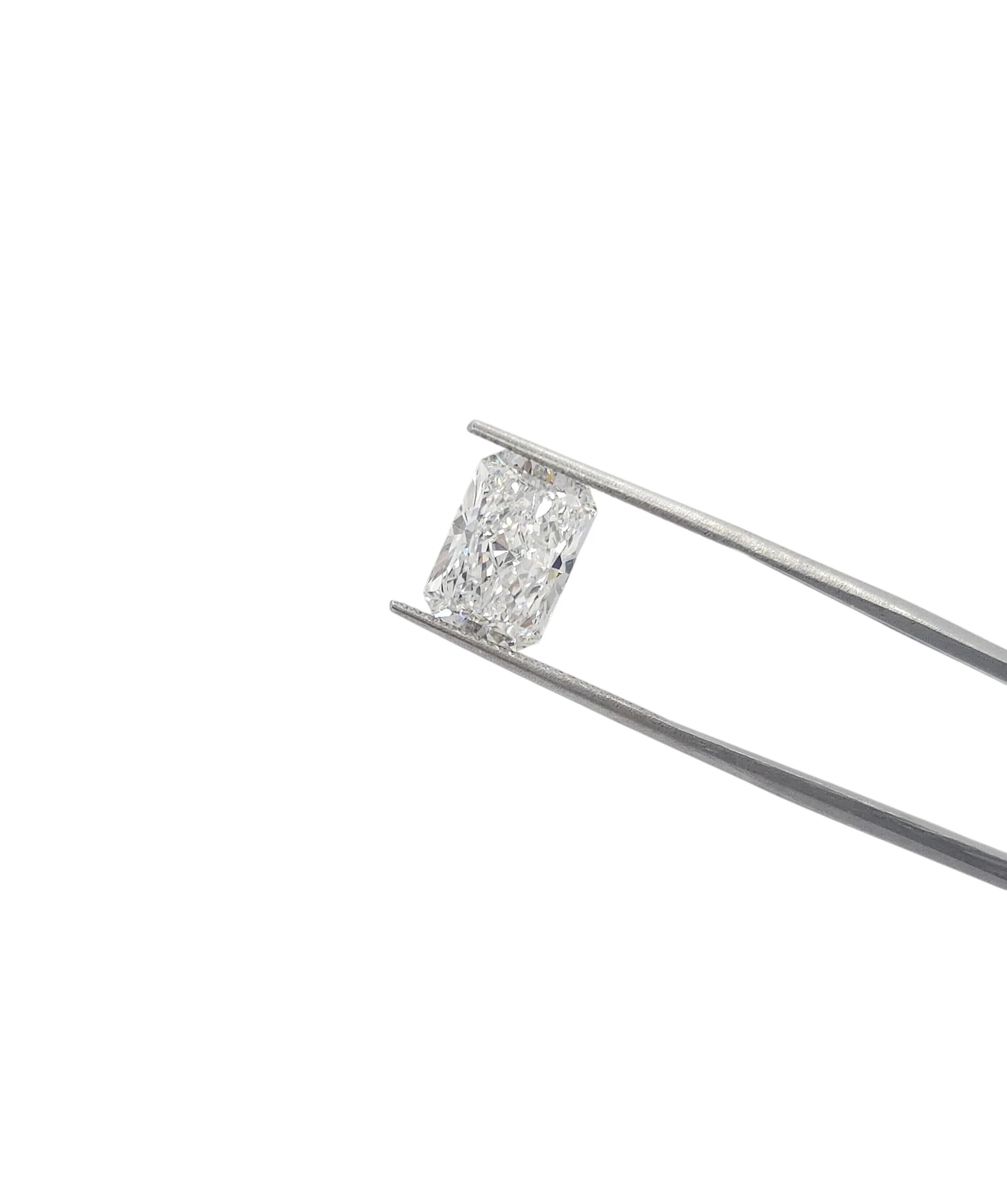 Radiant Brilliant Cut Lab Grown Diamond 3.08ct E VVS2