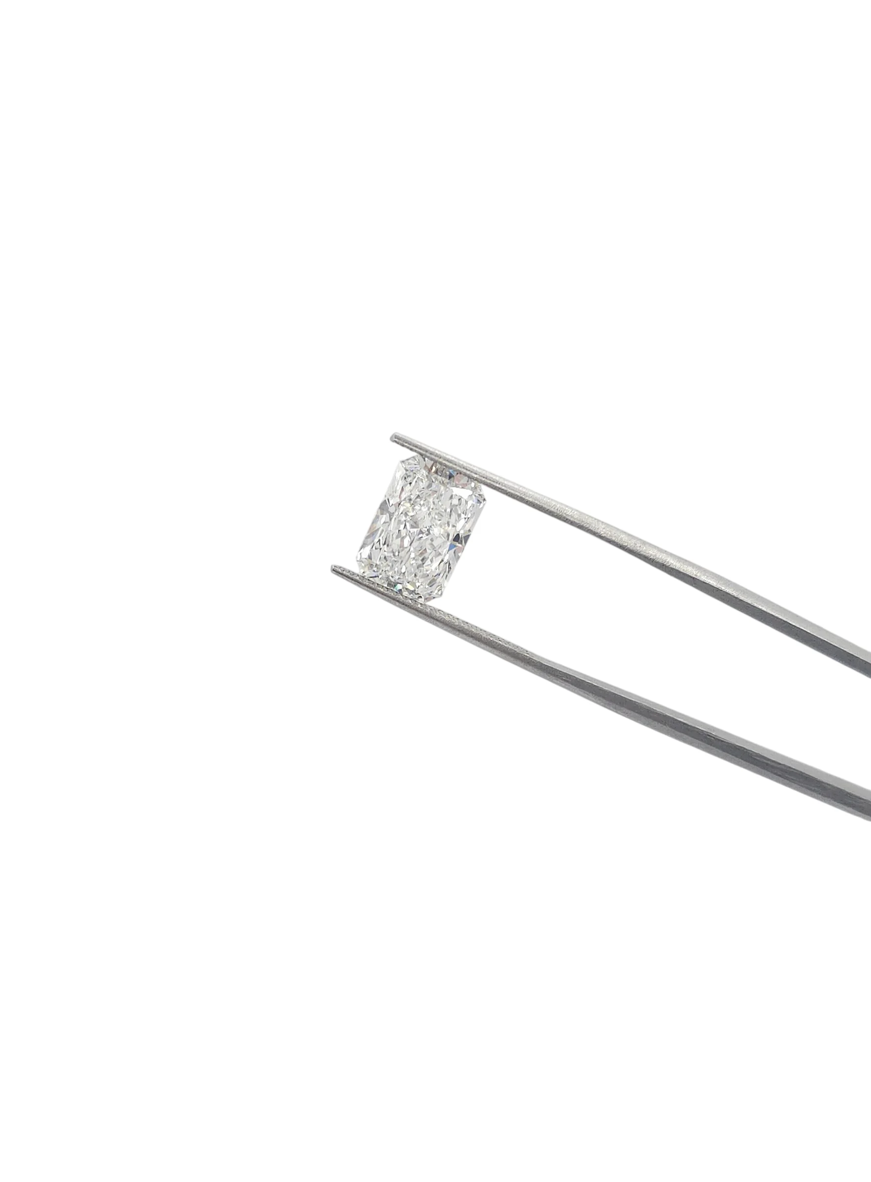 Radiant Brilliant Cut Lab Grown Diamond 2.52ct E VVS2